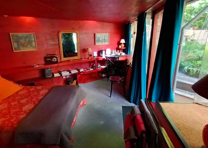 Отель Bed & Bamboo